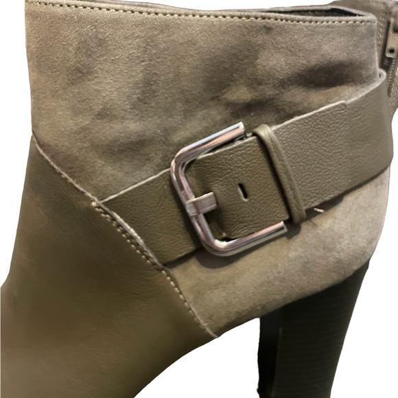 BAR III NIMBLE GREY LEATHER SUEDE ANKLE ZIP BUCKLE BLOCK HEEL BOOTIE - Picture 6 of 9